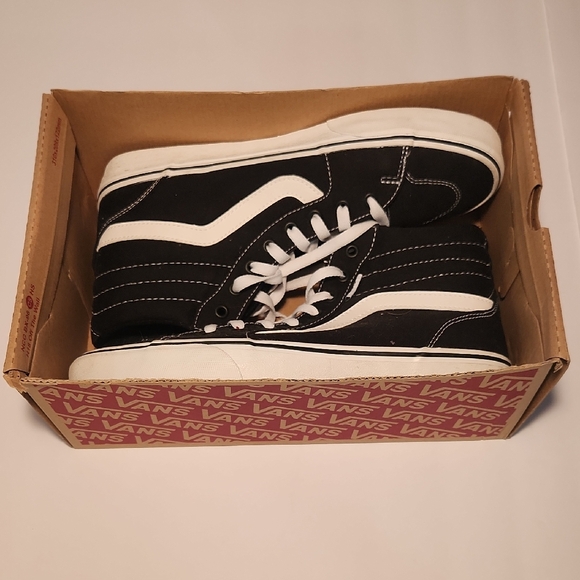 NIB Vans Classic Black and White High-Tops - Picture 2 of 5